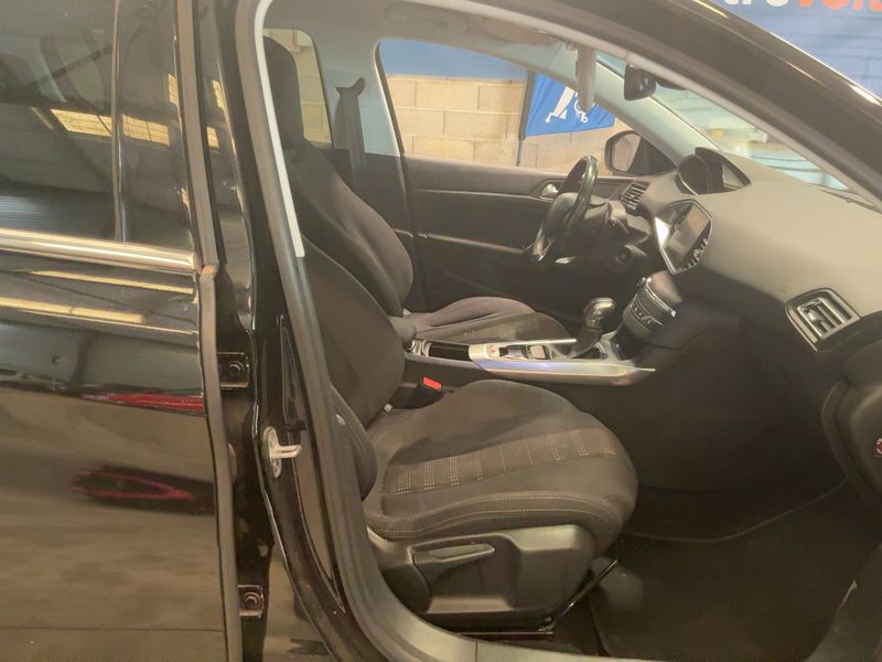 Peugeot 308 2.0 Blue-HDi Allure 2015 – снимка 16