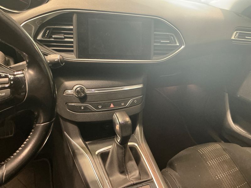 Peugeot 308 2.0 Blue-HDi Allure 2015 – снимка 26