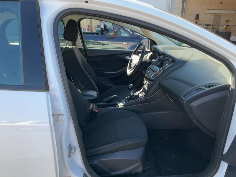 Ford Focus 1.5 TDCi Business 2017 – снимка 16