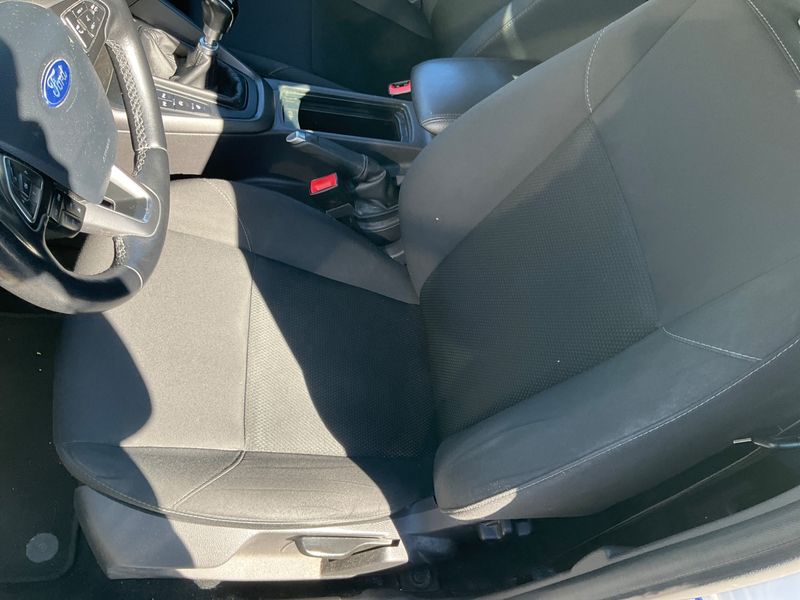 Ford Focus 1.5 TDCi Business 2017 – снимка 31