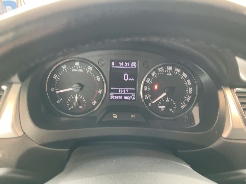Skoda Rapid Spaceback 1.2 TSI Elegance 2014 – снимка 18
