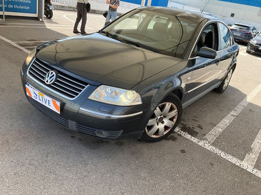 Volkswagen Passat 1.9 TDI Highline 2003 – снимка 1