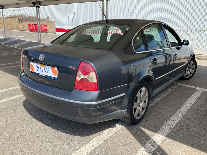 Volkswagen Passat 1.9 TDI Highline 2003 – снимка 2