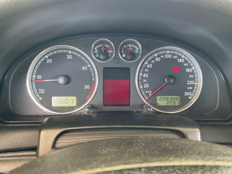 Volkswagen Passat 1.9 TDI Highline 2003 – снимка 4