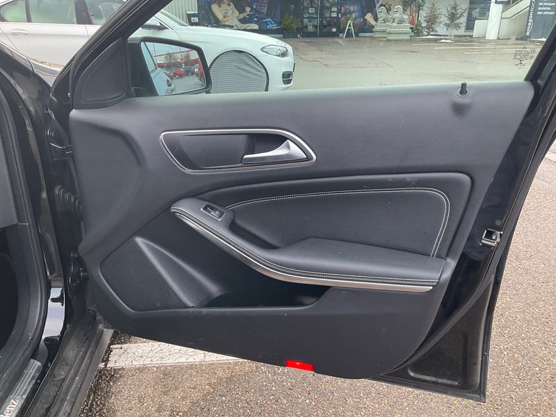 Mercedes-Benz A-Klasse A 200 CDI 4Matic Urban 2017 – снимка 23
