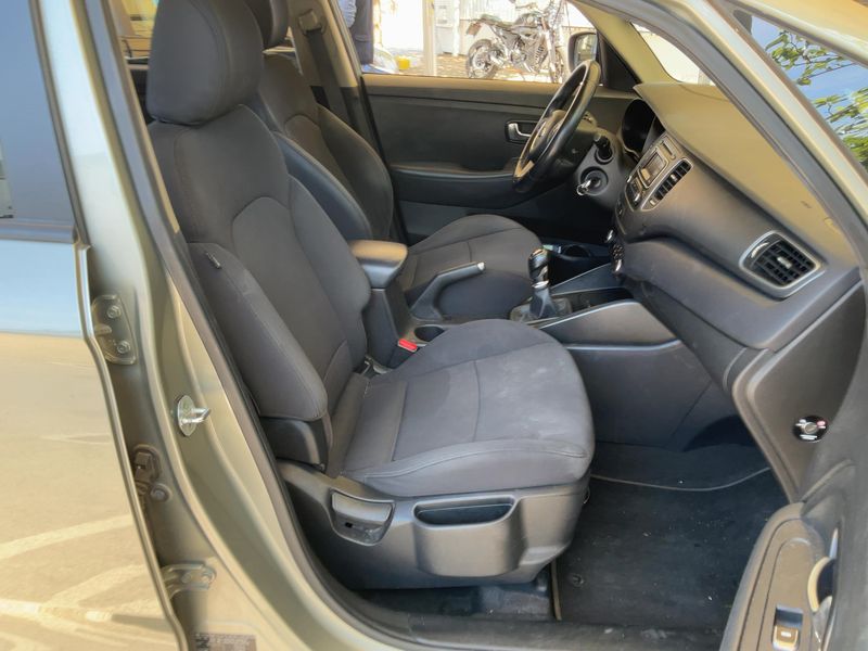 Kia Carens 1.6 GDI Concept 2015 – снимка 16