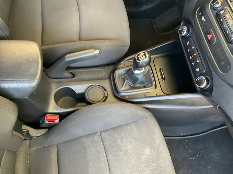 Kia Carens 1.6 GDI Concept 2015 – снимка 29