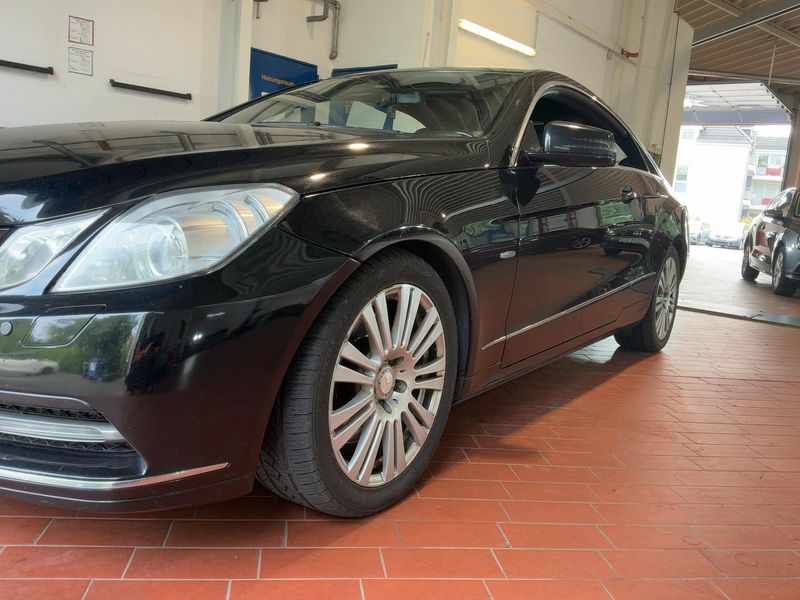 Mercedes-Benz E-Klasse E 250 CDI BlueEfficiency Avantgarde 2011 – снимка 2