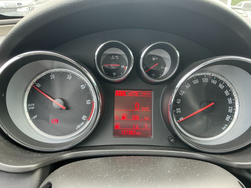 Opel Insignia Sports Tourer 2.0 CDTI Active 4x4 2013 – снимка 19
