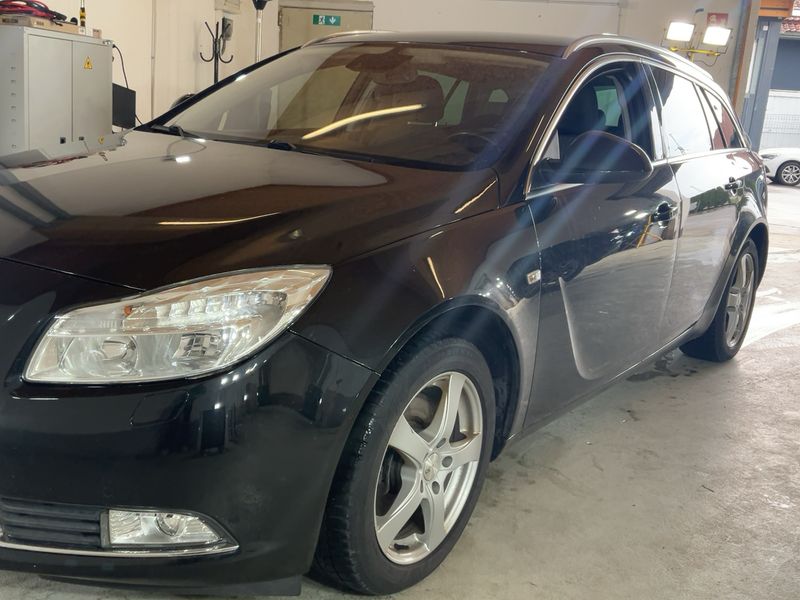 Opel Insignia Sports Tourer 2.0 CDTI Active 4x4 2013 – снимка 2