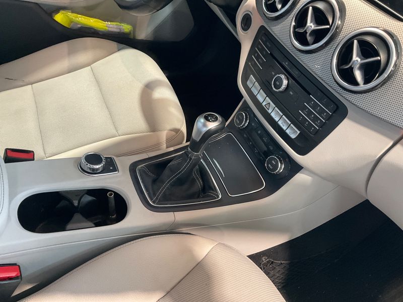 Mercedes-Benz B-Klasse B 180 Urban 2015 – снимка 38