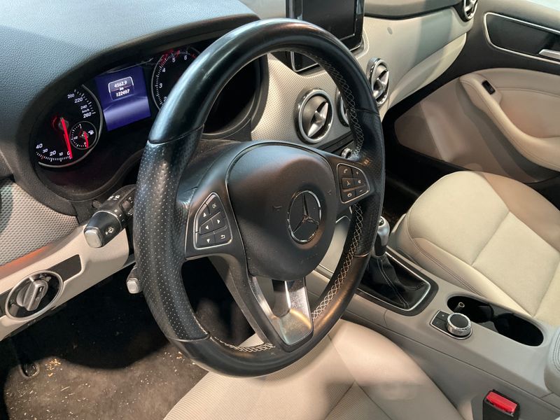 Mercedes-Benz B-Klasse B 180 Urban 2015 – снимка 34
