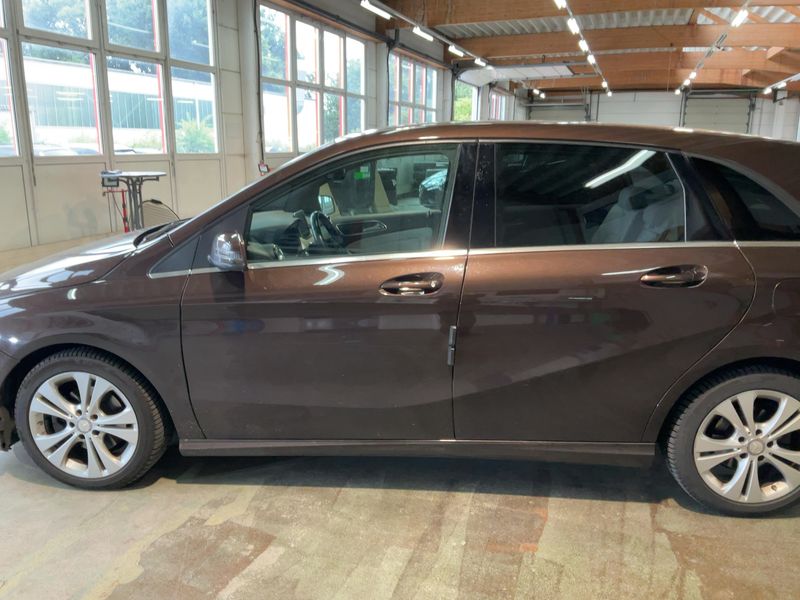 Mercedes-Benz B-Klasse B 180 Urban 2015 – снимка 4