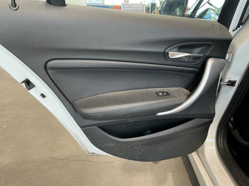 BMW 1er 120i Advantage 2017 – снимка 25