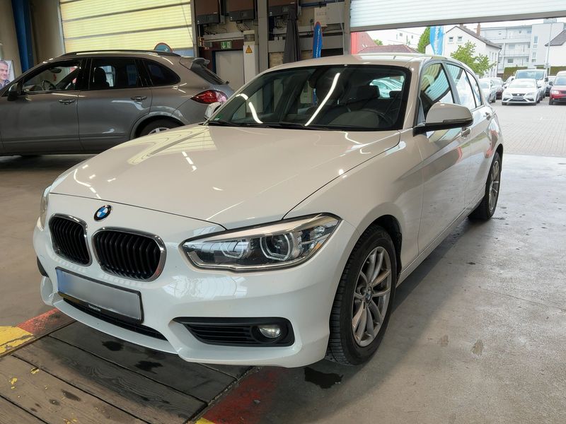 BMW 1er 120i Advantage 2017 – снимка 1