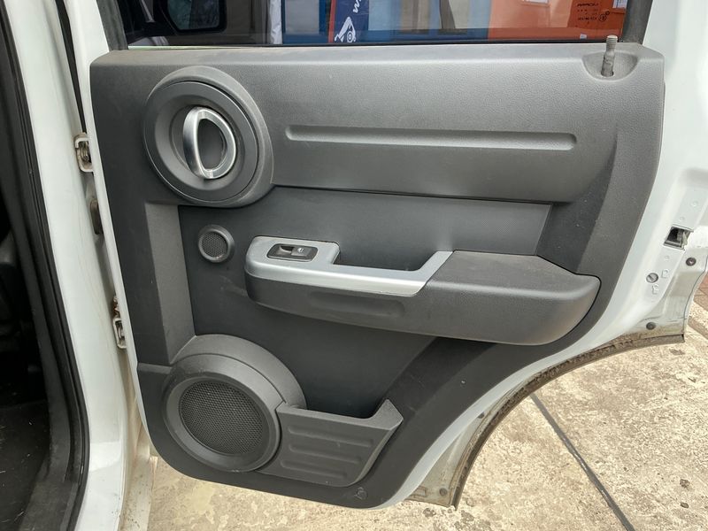 Dodge Nitro 4.0 V6 R/T 2011 – снимка 32