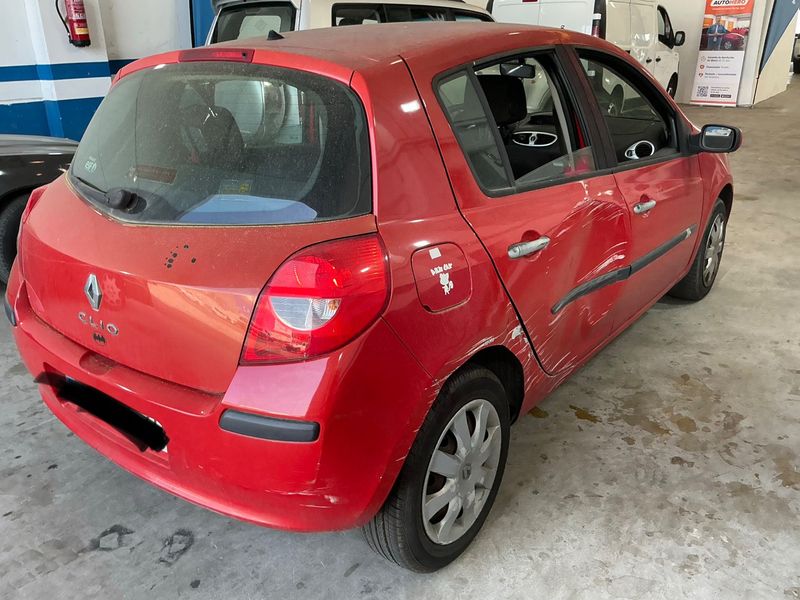 Renault Clio 1.5 dCi Emotion 2008 – снимка 2