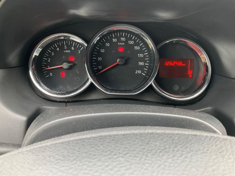 Dacia Duster 1.2 TCe Laureate 4x2 2016 – снимка 18
