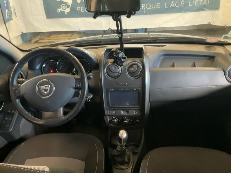 Dacia Duster 1.2 TCe Laureate 4x2 2016 – снимка 17