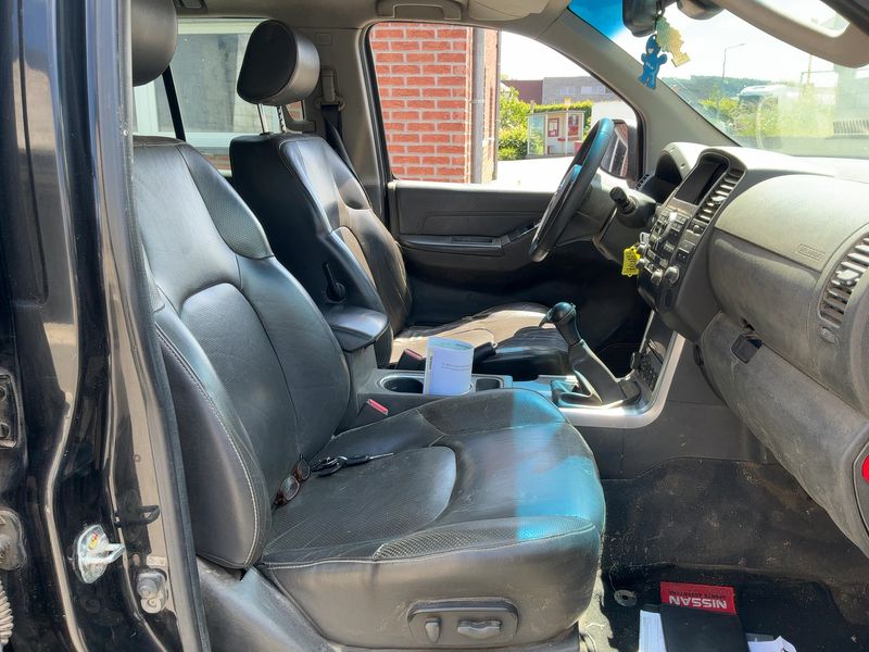 Nissan Navara Pick-up 2.5 dCi Double Cab LE 4x4 2011 – снимка 16