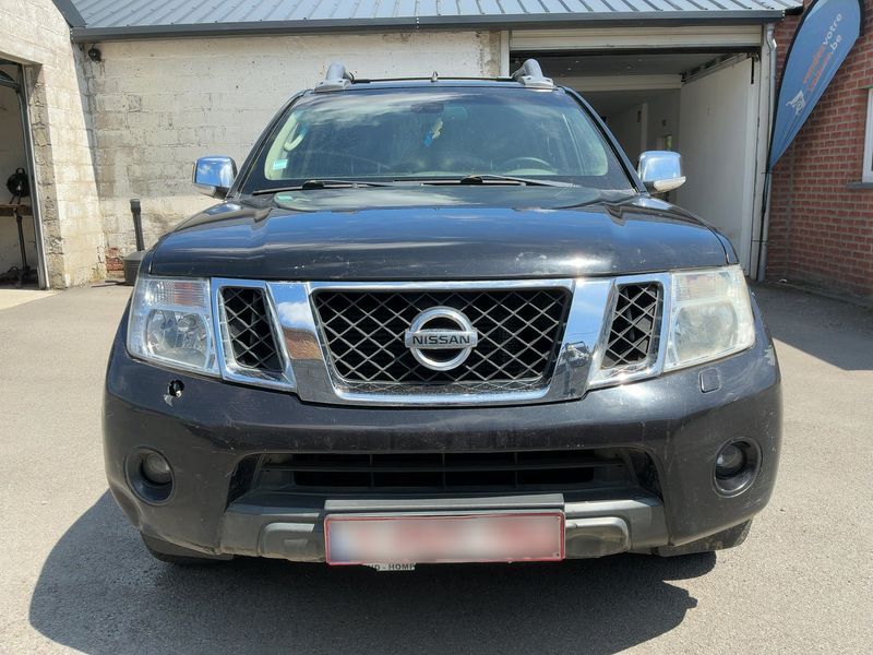 Nissan Navara Pick-up 2.5 dCi Double Cab LE 4x4 2011 – снимка 14