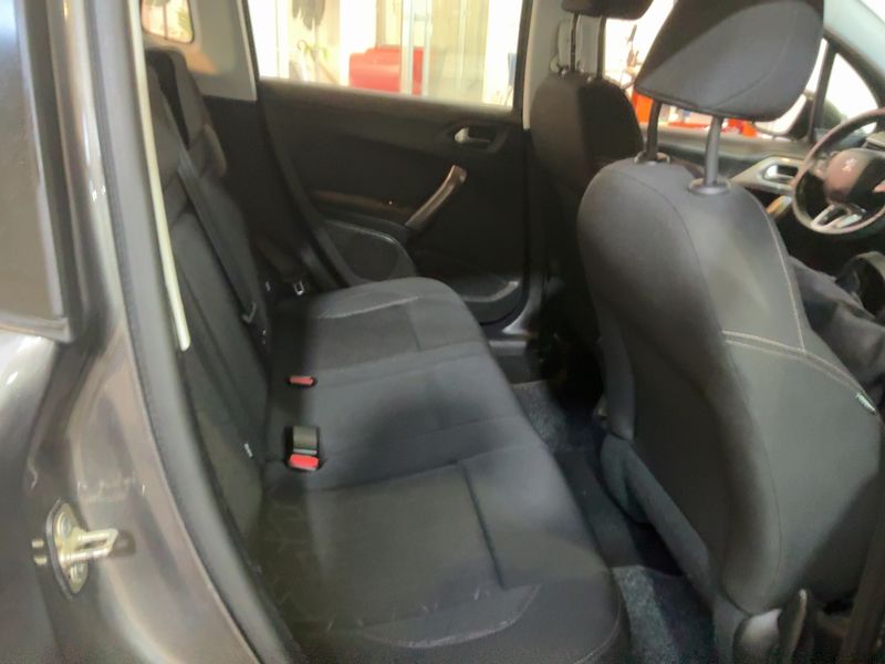 Peugeot 2008 1.6 e-HDi Active 2013 – снимка 19