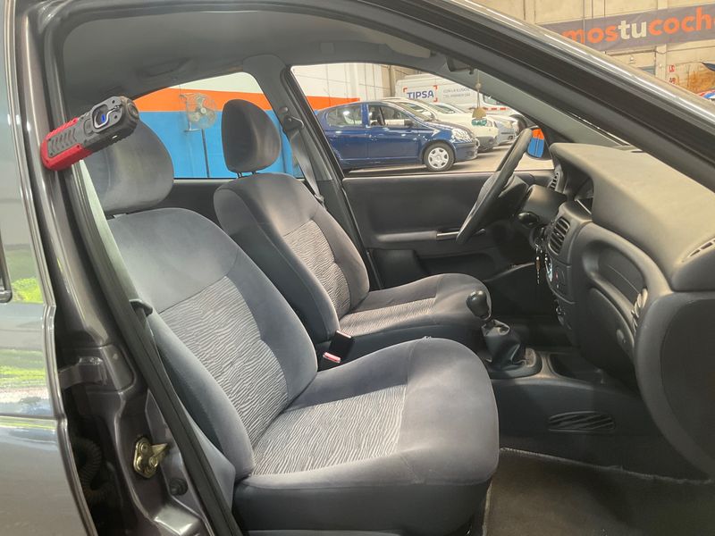 Renault Megane 1.4 Century 2003 – снимка 3