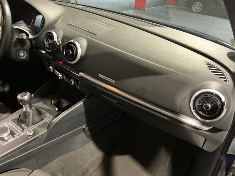 Audi A3 Sportback 1.6 TDI Sport 2018 – снимка 33