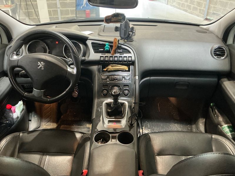 Peugeot 3008 1.6 Blue-HDi Féline 2016 – снимка 17