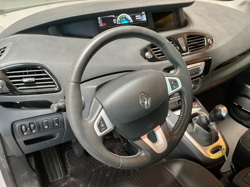 Renault Scenic 1.5 dCi BOSE Edition 2012 – снимка 25