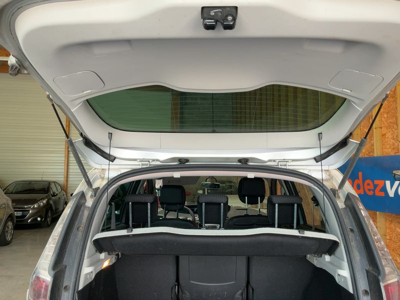 Renault Scenic 1.5 dCi BOSE Edition 2012 – снимка 15