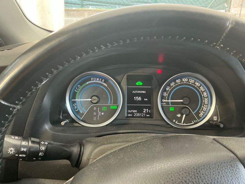 Toyota Auris 1.8 Hybrid Lounge 2013 – снимка 18