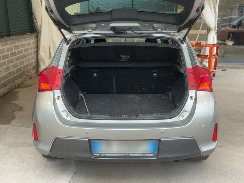 Toyota Auris 1.8 Hybrid Lounge 2013 – снимка 15