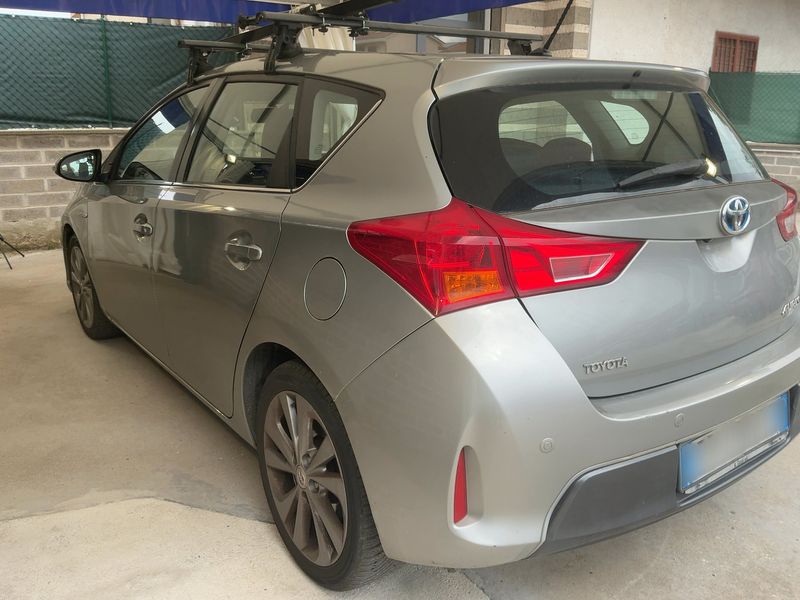 Toyota Auris 1.8 Hybrid Lounge 2013 – снимка 6