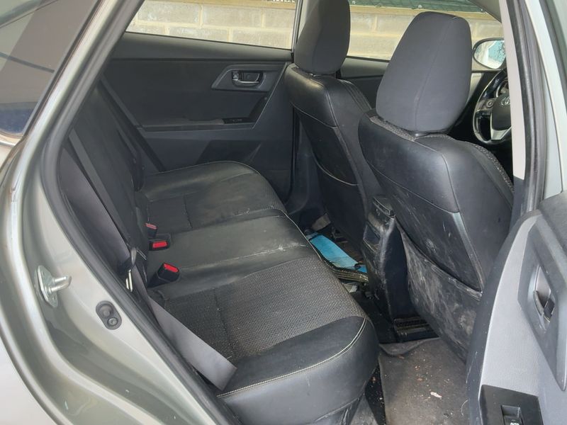 Toyota Auris 1.8 Hybrid Lounge 2013 – снимка 19