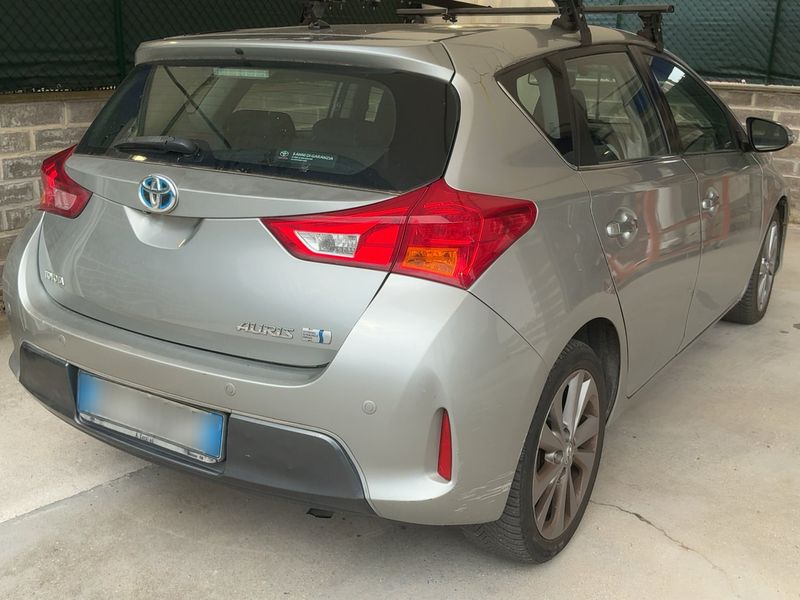Toyota Auris 1.8 Hybrid Lounge 2013 – снимка 8