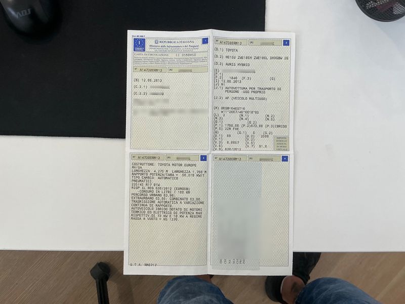 Toyota Auris 1.8 Hybrid Lounge 2013 – снимка 20