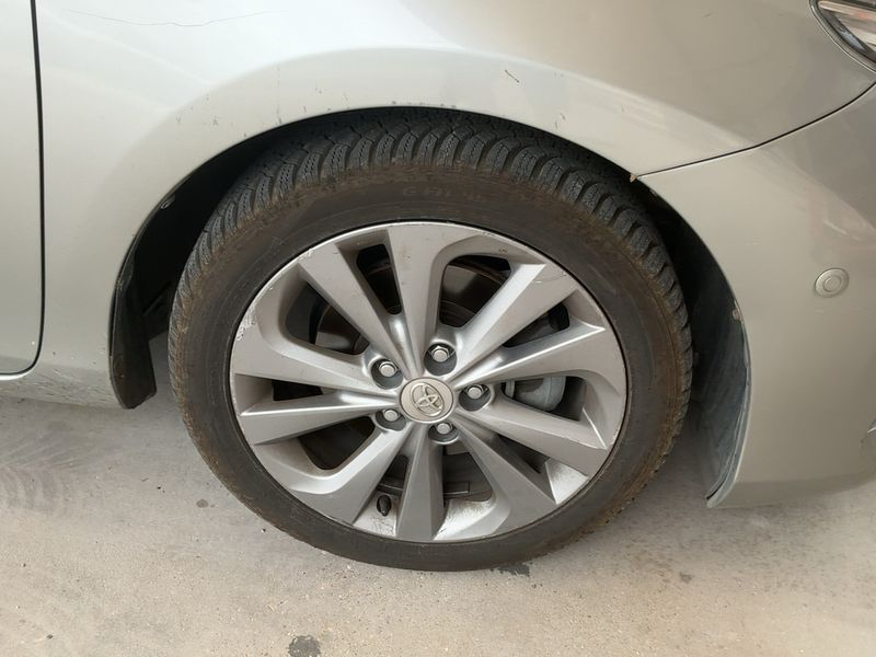 Toyota Auris 1.8 Hybrid Lounge 2013 – снимка 11