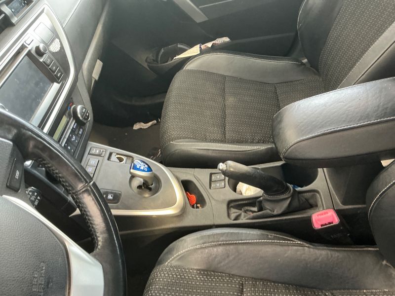 Toyota Auris 1.8 Hybrid Lounge 2013 – снимка 29