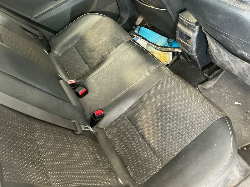 Toyota Auris 1.8 Hybrid Lounge 2013 – снимка 28