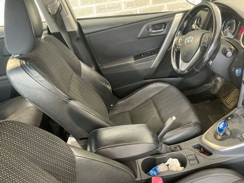 Toyota Auris 1.8 Hybrid Lounge 2013 – снимка 25