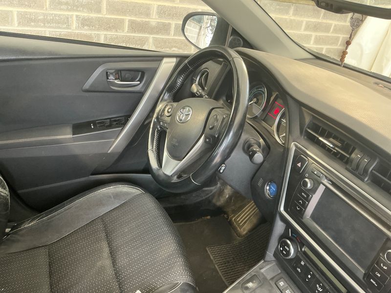 Toyota Auris 1.8 Hybrid Lounge 2013 – снимка 26