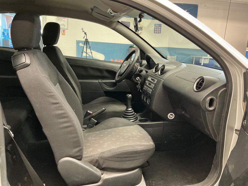 Ford Fiesta 1.3 Viva X 2004 – снимка 3