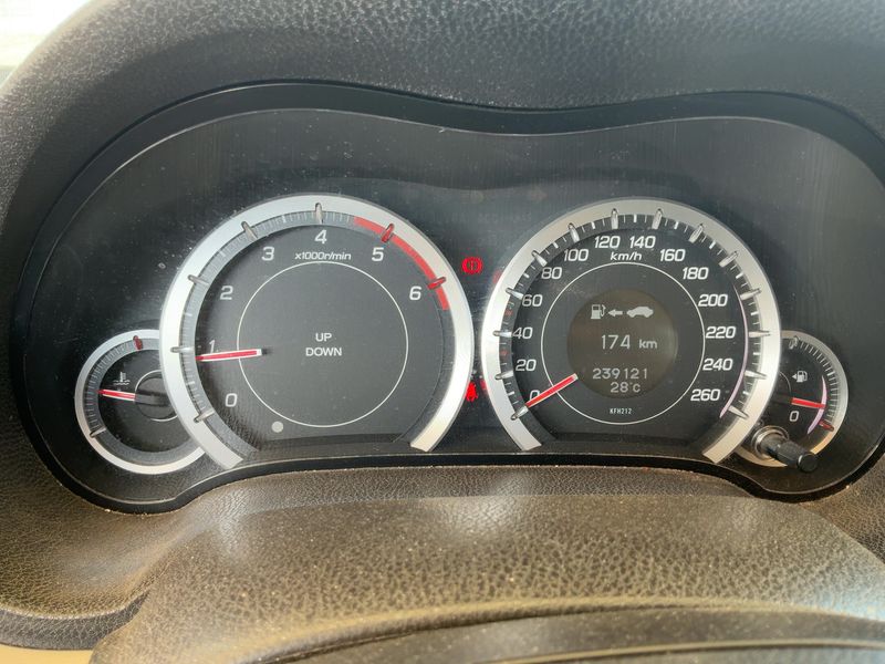 Honda Accord 2.2 DTEC Luxury Innova 2010 – снимка 18