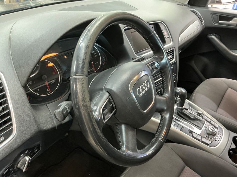 Audi Q5 2.0 TDI quattro 2012 – снимка 29