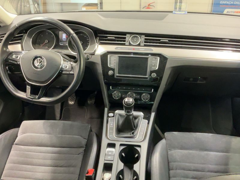 Volkswagen Passat 2.0 TDI Highline BlueMotion Tech 2015 – снимка 17