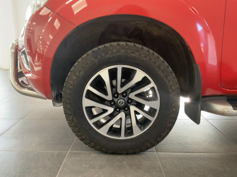 Nissan Navara NP-300 2.3 dCi Premium Edition Double Cab 4x4 2016 – снимка 3