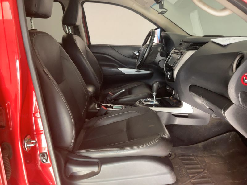 Nissan Navara NP-300 2.3 dCi Premium Edition Double Cab 4x4 2016 – снимка 16