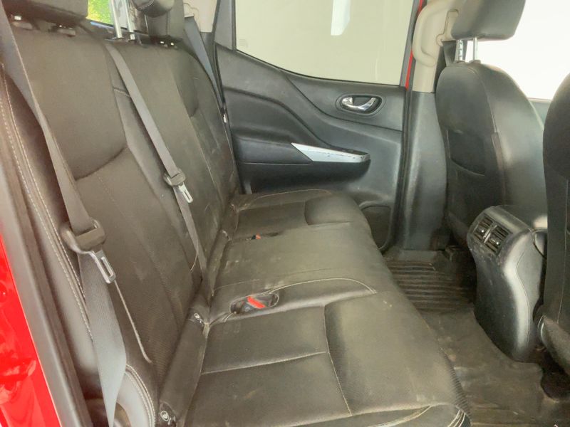Nissan Navara NP-300 2.3 dCi Premium Edition Double Cab 4x4 2016 – снимка 19