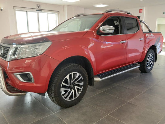 Nissan Navara NP-300 2.3 dCi Premium Edition Double Cab 4x4 2016 – снимка 2